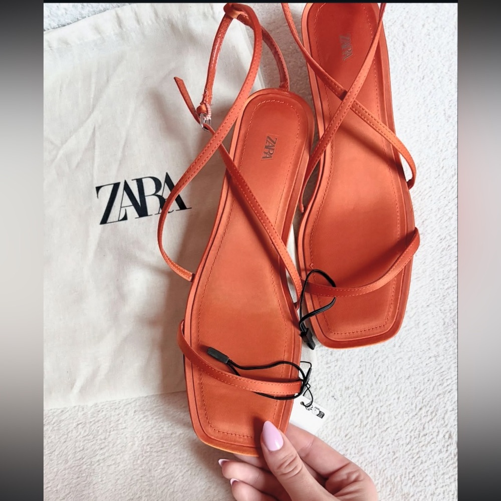 ZARA Satin effect crossed strap sandals 1311/610